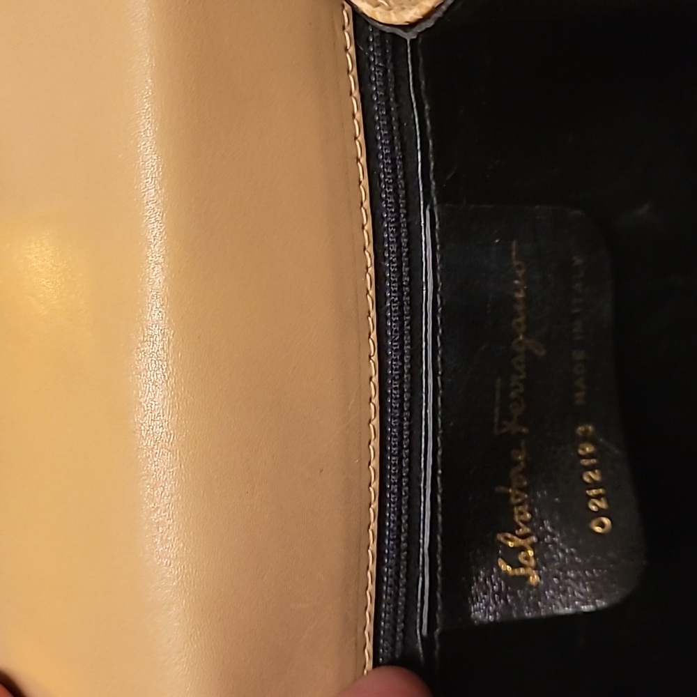 Lizard Vintage Salvatore Ferragamo Tan Handbag - Picture 11 of 11